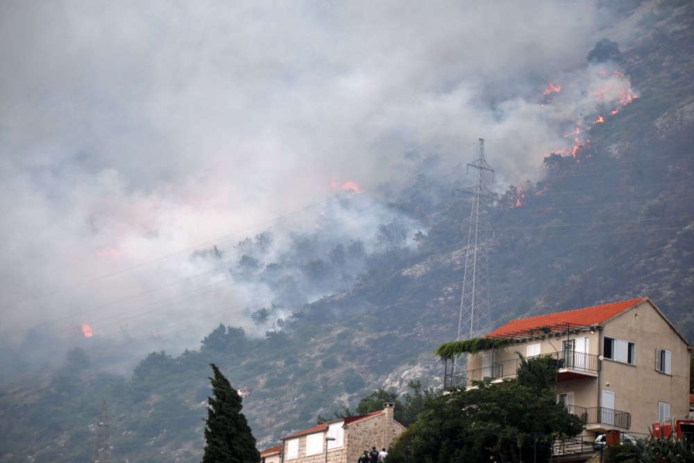 Ponovo gori na Mala&scaron;tici iznad Vrela, jak vjetar rasplamsao požar (FOTO)