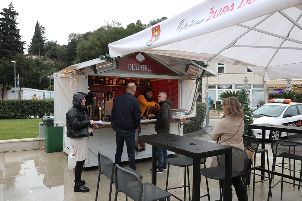 Javni natječaj za dodjelu prostora za postavljanje adventskih kućica na Adventu u Župi