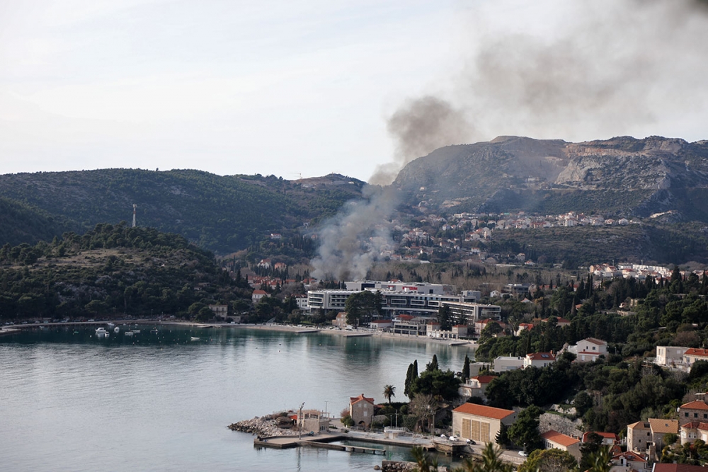 Veliki dim u Srebrenom nije od požara nego od paljenja korova na parceli kod ex Župke
