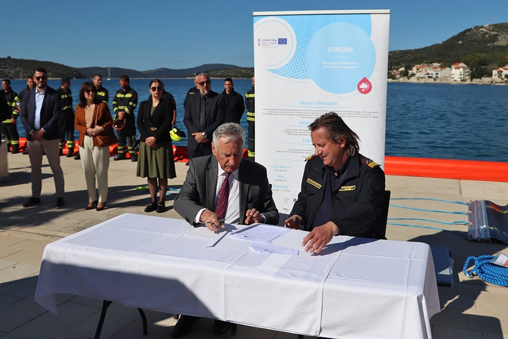 Županijskim vatrogascima dodijeljena vrijedna oprema nabavljena iz europskog projekta STREAM