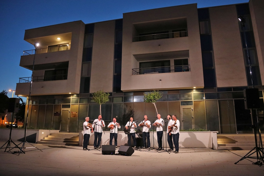 Župsko ljeto 2024; Klapa Subrenum na trgu ispred Općine u Srebrenom (VIDEO)