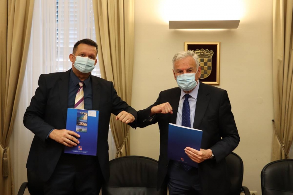 Dobroslavić potpisao ugovore s više općina za sufinanciranje projekata na pomorskom dobru