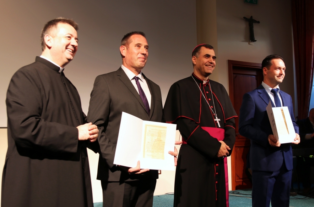 Biskup uručio je dekrete o imenovanju novim festanjulima  Perici Baletiću i Vladimiru Buću