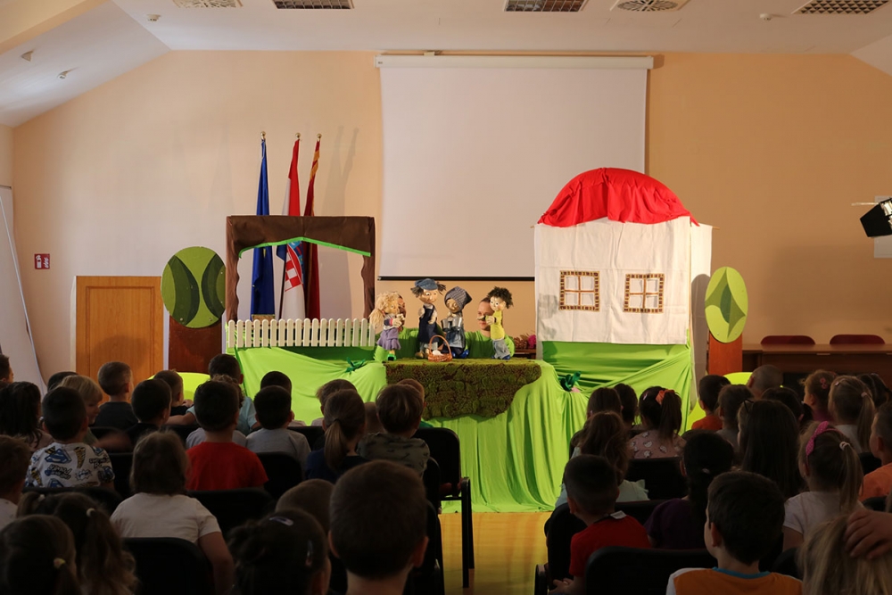 Lutkarska predstava &bdquo;Djed i repa&ldquo; u Dječjem vrtiću &bdquo;Župa dubrovačka&ldquo; (FOTOGALERIJA)