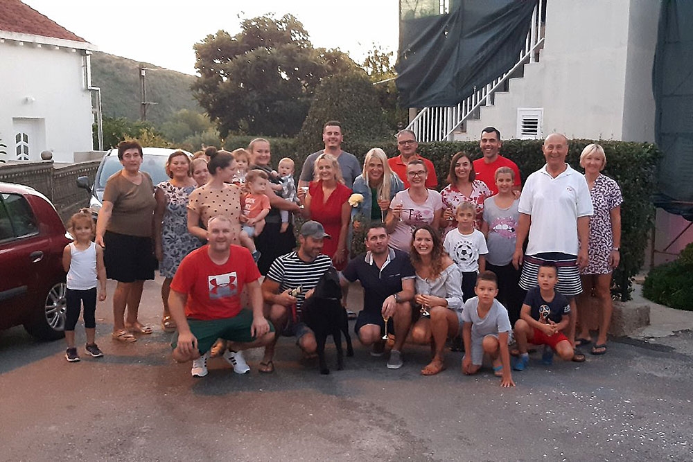 Po povratku s Ironmana u Italiji Madi Žeravici organizirali doček u njenoj ulici (FOTO/VIDEO)