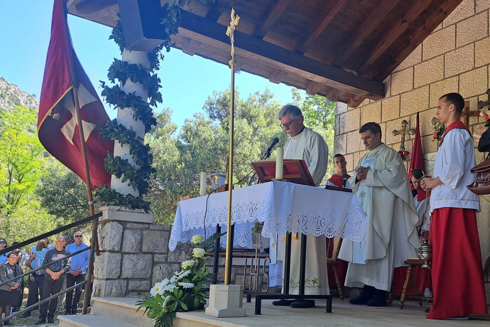 Na Dubcu svečano proslavljen Blagdan Gospe od Obrane (FOTOGALERIJA)