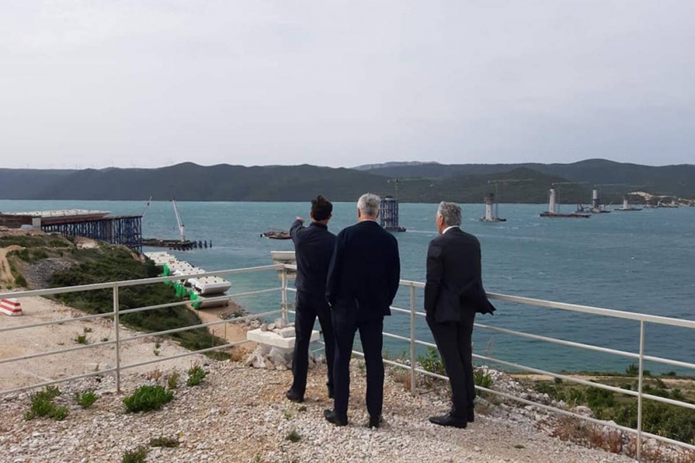 Župan Dobroslavić s državnim tajnikom Mihotićem obi&scaron;ao gradili&scaron;te Pelje&scaron;kog mosta