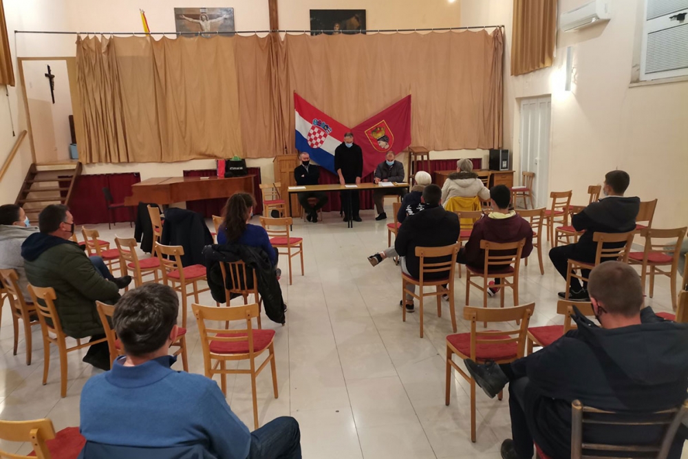 Zbog prepolovljenih redovnih prihoda i otkazanih nastupa KUD-a &ldquo;Marko Marojica&ldquo; godinu zavr&scaron;ava s minusom