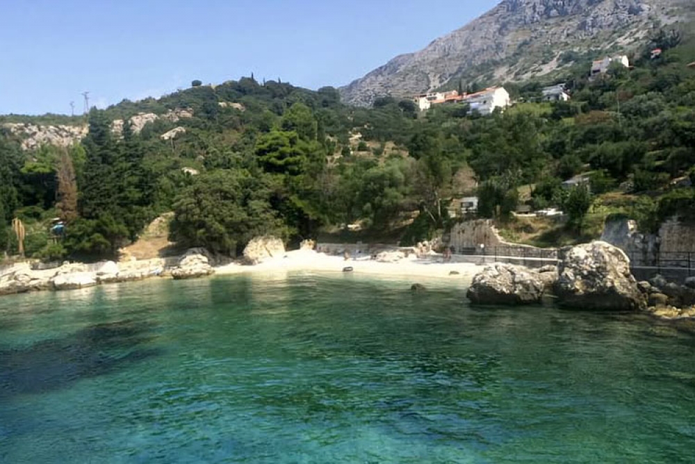 Radovi uređenja nekoncesionirane plaže u Solinama, sutra do 16:00 onemogućeno kupanje i kori&scaron;tenje iste