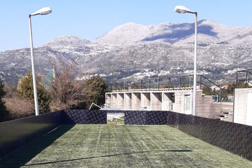 Zavr&scaron;eni radovi na novom igrali&scaron;tu s umjetnom travom za najmlađe polaznike nogometne &scaron;kole NK Župa dubrovačka