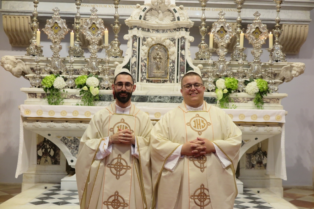 Don Ivan Galjuf iz Župe Mlini i don Petar Markić iz Janjine zaređeni za svećenike (FOTO)