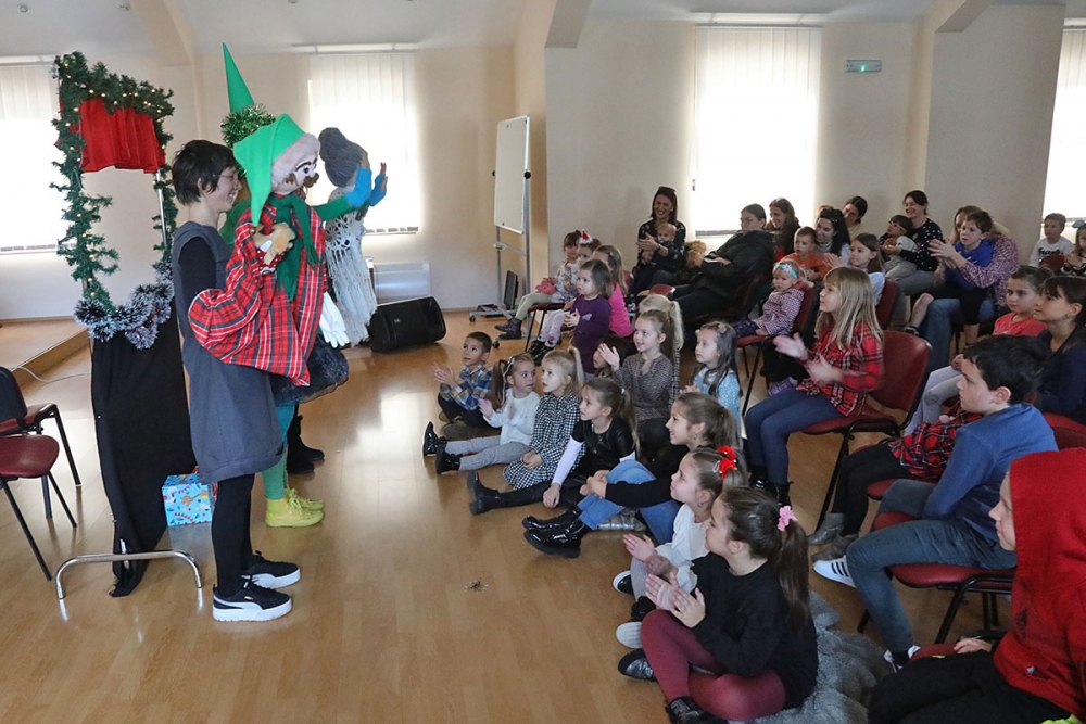 Advent u Župi; Kulturno dru&scaron;tvo &ldquo;Aster&rdquo; izvelo lutkarsku predstavu &ldquo;Božićna jelka&rdquo; (FOTO)