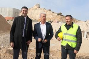 Gradonačelnik Franković u pratnji Nardellija i Lonze obi&scaron;ao gradili&scaron;te Groblja Dubac (FOTOGALERIJA)