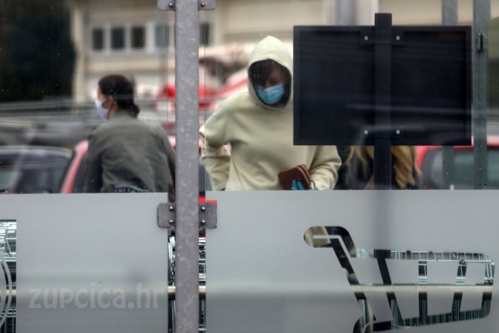 HZJZ; No&scaron;enje maski na javnim mjestima moglo bi pomoći smanjenju &scaron;irenja koronavirusa