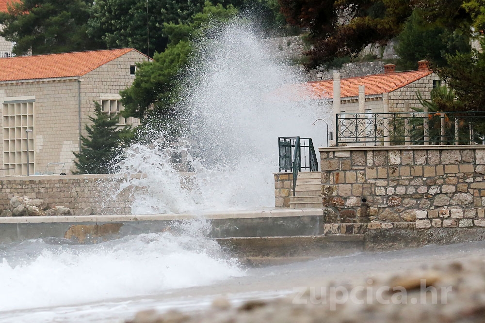 DHZM izdao narančasti meteoalarm; Jako i olujno jugo, količina oborina veća od 70 mm