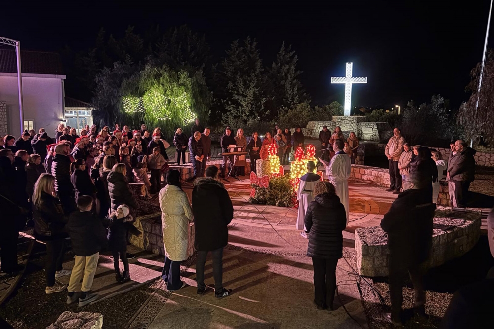 U Mandaljeni svečano upaljena treća adventska svijeća &ndash; svijeća ljubavi (FOTO)