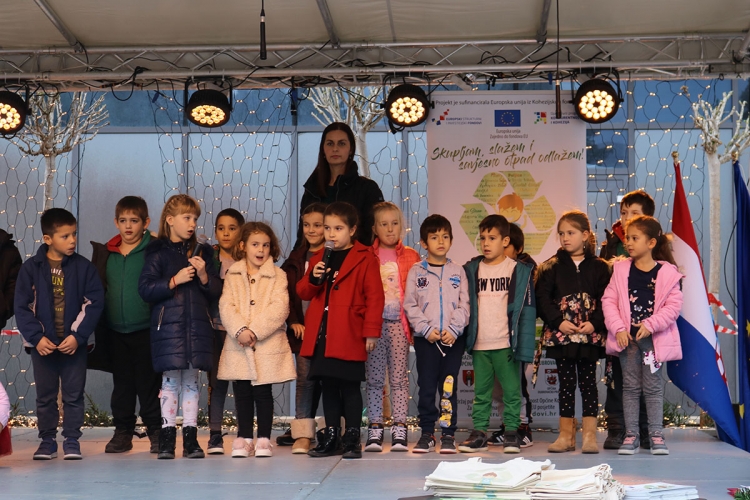 Na trgu ispred Općine obilježen Međunarodi dan borbe protiv plastičnih vrećica (FOTO)