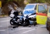 Prometna nesreća na raskrižju za Čibaču, sudar automobila i motocikla, intervenirala Hitna pomoć