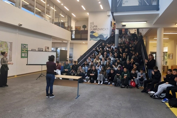 Predavanje Albine Žnidar iz Hrvatskog saveza udruga za mlade i studente s invaliditetom u župskoj &scaron;koli