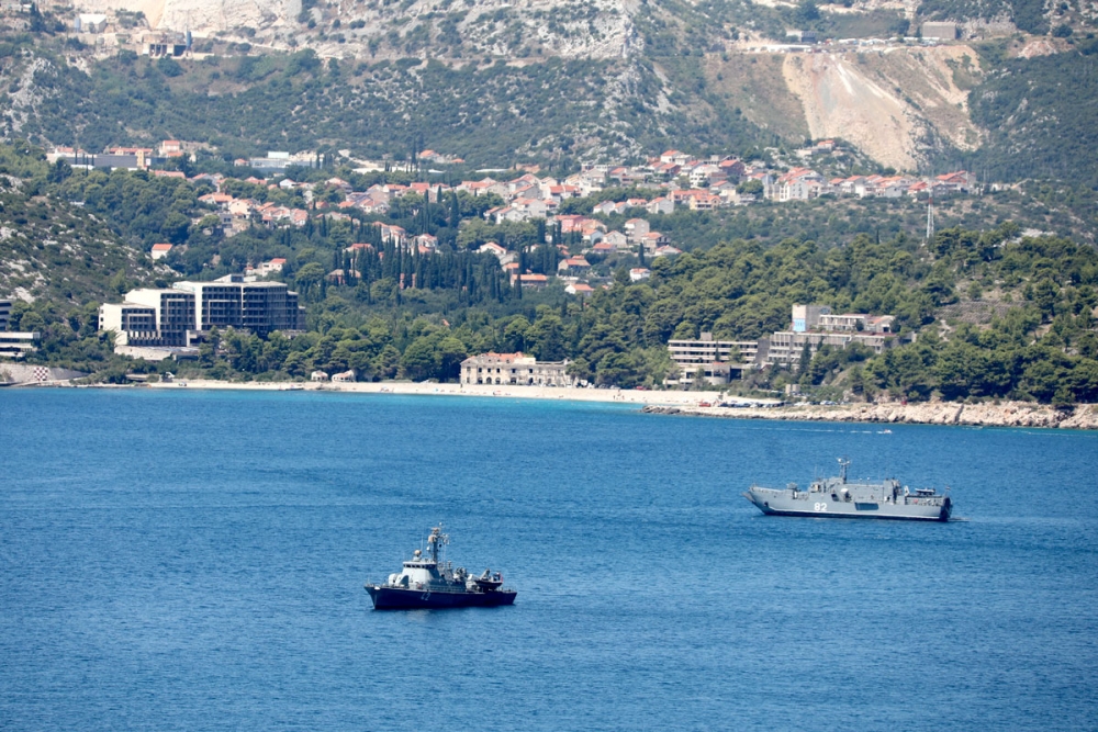 Vojni brodovi u Župskom zaljevu; Obučne aktivnosti HRM-a i Obalne straže u trajanju od dva dana (FOTO)