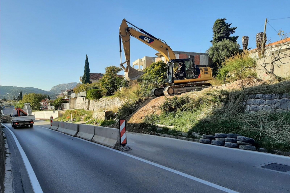 Počeli radovi na spoju državne ceste D8 i Ulice Bruna Bu&scaron;ića, trajat će &scaron;est mjeseci (FOTO)