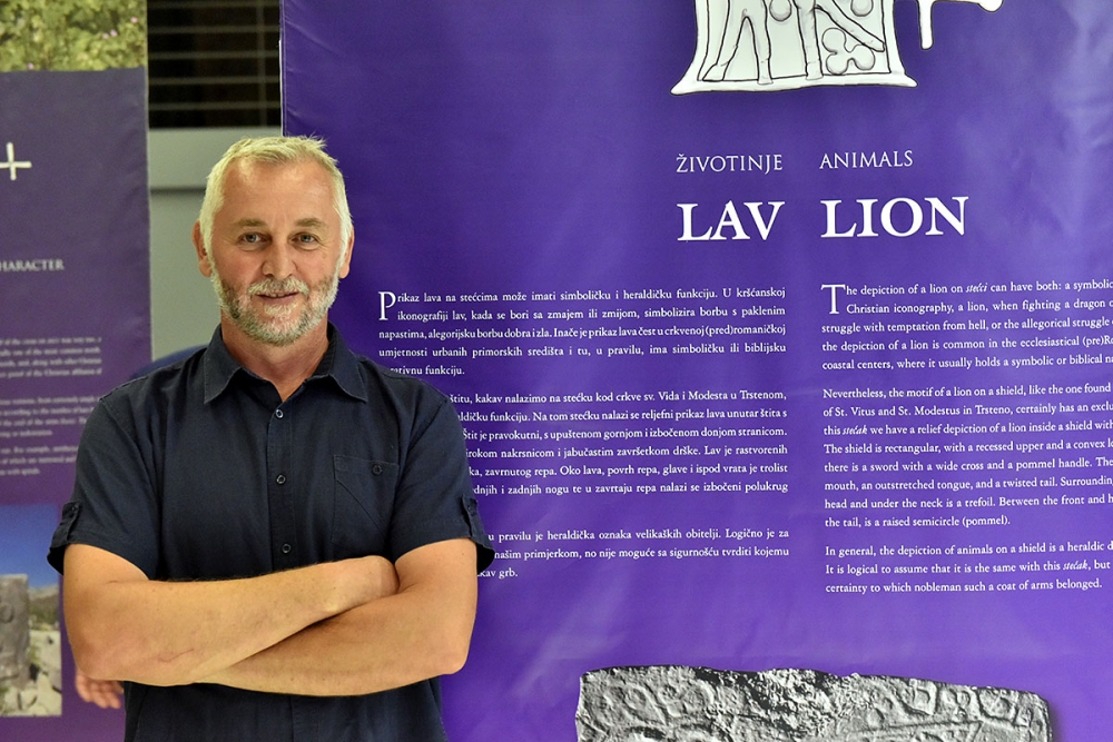 U Lazaretima otvorena izložba Domagoja Perkića „Motivi na stećcima dubrovačkog područja“ (FOTO)