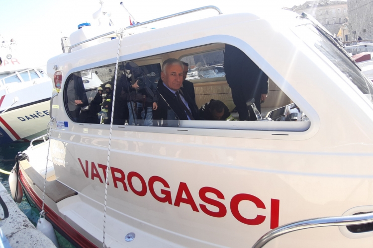 Dobroslavić svečano predao "Sv. Florijan" prvi vatrogasni brod u županiji