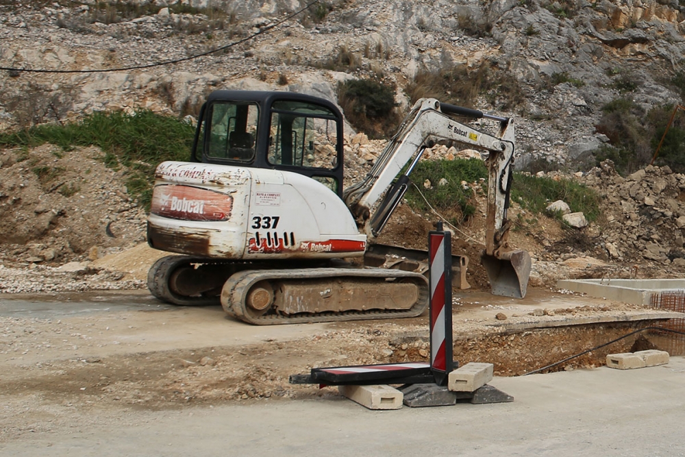 Radovi na održavanja nerazvrstanih cesta na vi&scaron;e lokacija kroz općinu
