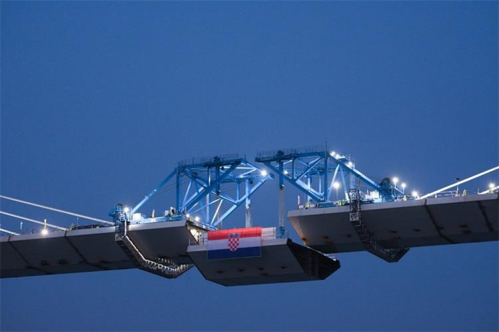 Hrvatska je spojena, postavljen posljednji segment Pelje&scaron;kog mosta nakon 300 godina povezan hrvatski teritorij
