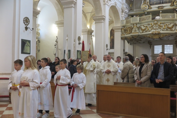 Vjernici župskih župa sudjelovali na Jubilejskom hodoča&scaron;ću dekanata Dubrovački 2 u katedralu (FOTO)