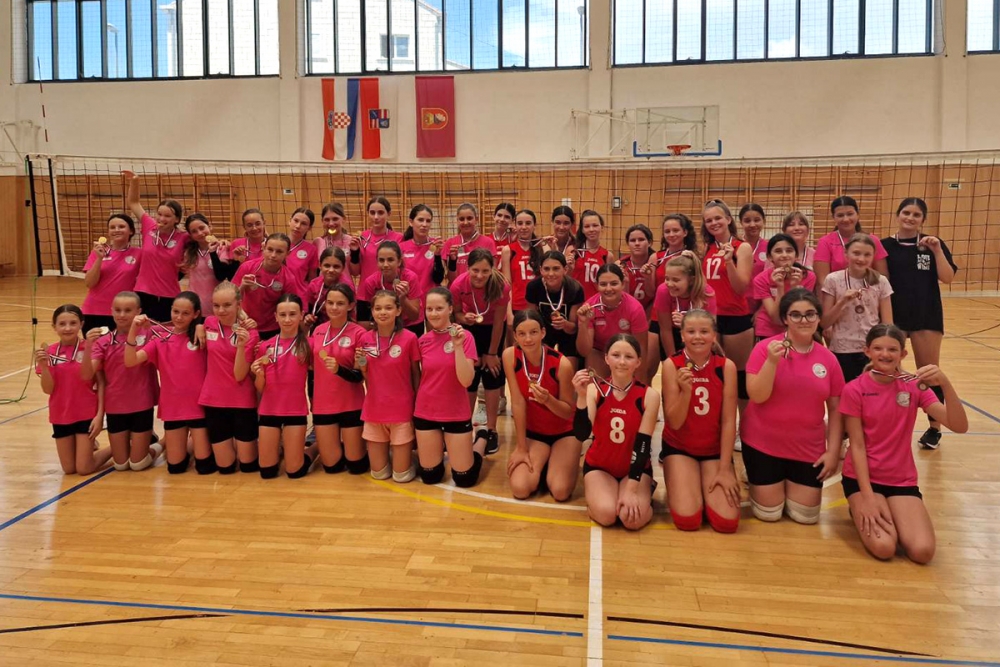 Stotinjak odbojka&scaron;ica u nedjelju igralo zavr&scaron;ni klupski turnir ŽOK-a Župa dubrovačka (FOTO)