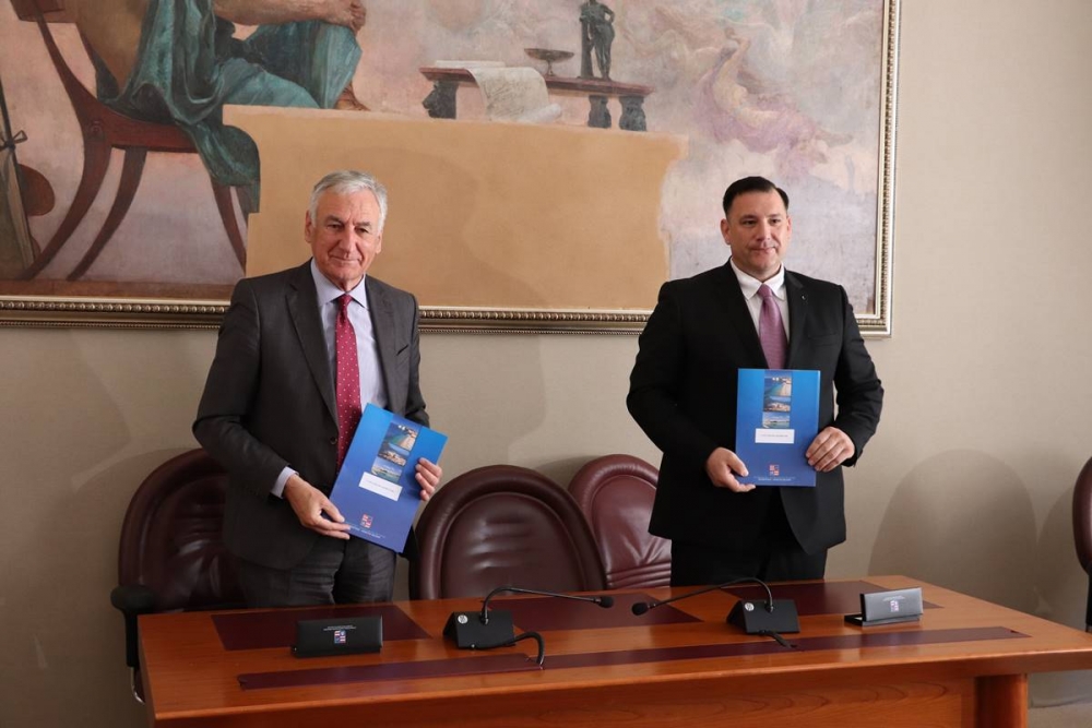 Dobroslavić potpisao 1,7 milijuna kuna vrijedne ugovore o sufinanciranju poticajnih mjera za zdravstvene radnike