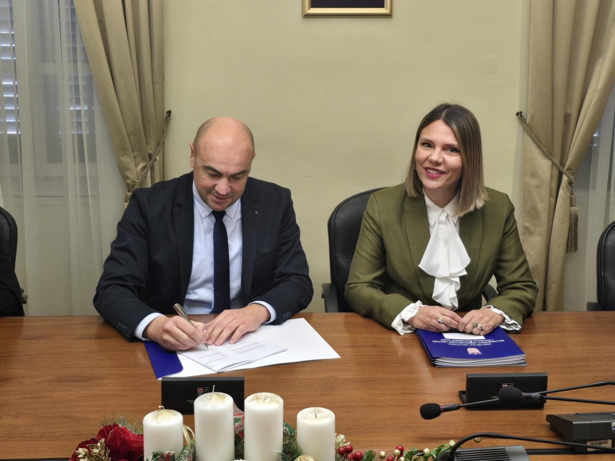 Državna tajnica Raguž za sufinanciranje projekata u županiji uručila ugovore vrijedne četiri milijuna eura