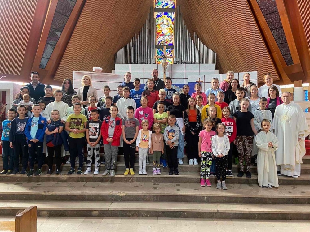 Nagradni izlet čitača, pjevača i ministranata župa Brgat i Postranje - Hodoča&scaron;će u Mostar i Međugorje (FOTO)