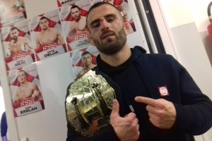 KSW pojas u bantam kategoriji stiže u Župu; Antun Račić titulu prvaka posvetio pokojnom ocu