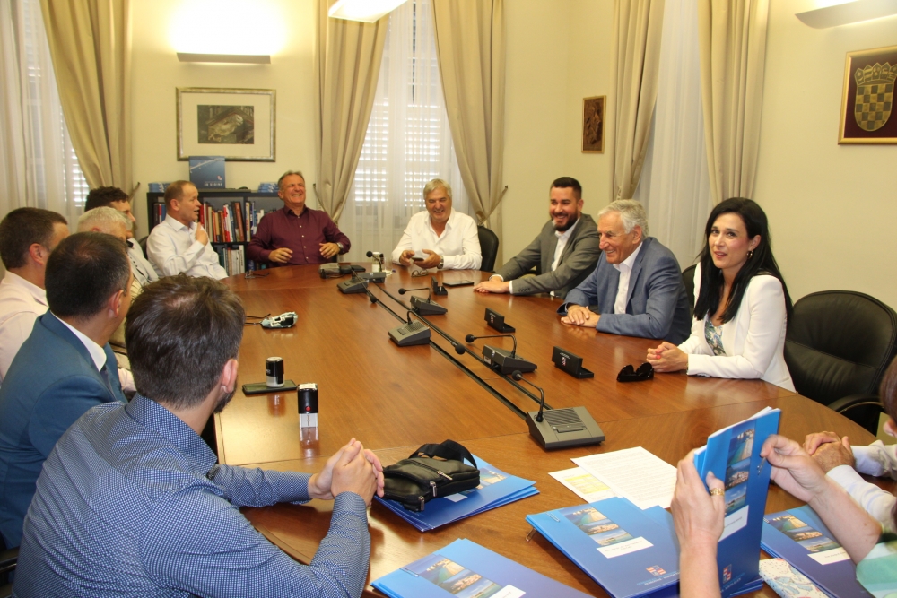 Potpisani ugovori o zajedničkom financiranju dodatnih medicinskih timova u turističkoj sezoni