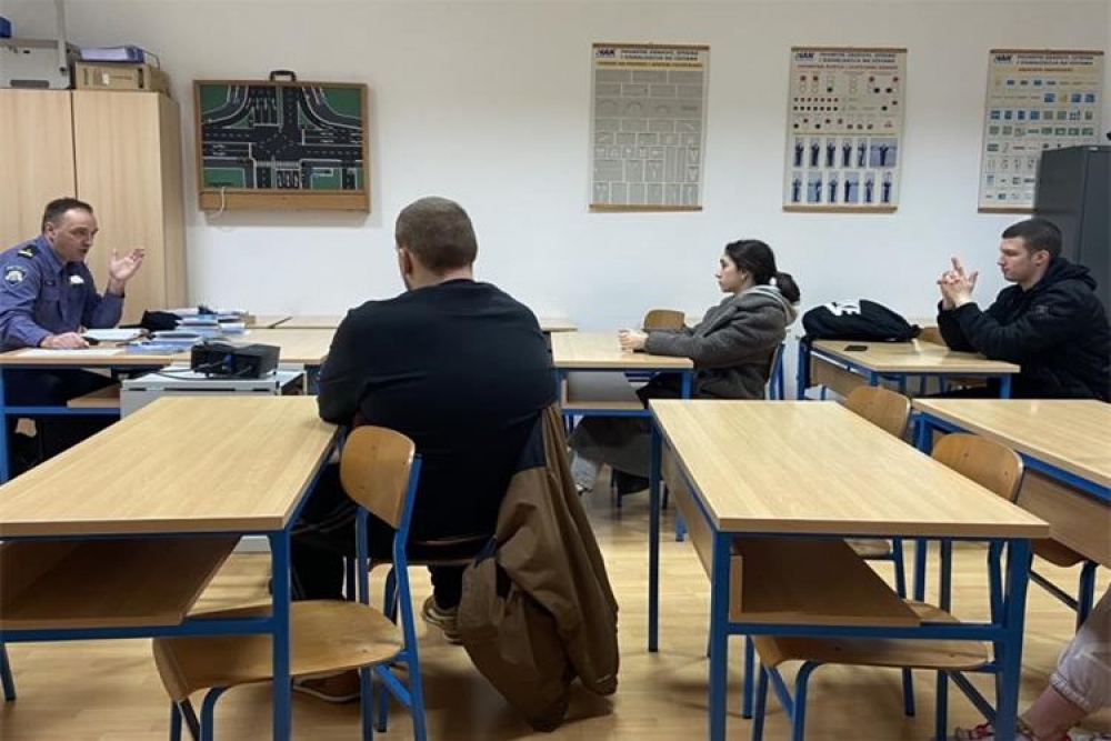 Predavanje o opasnostima u prometu - Dubrovačka prometna policija educira buduće mlade vozače