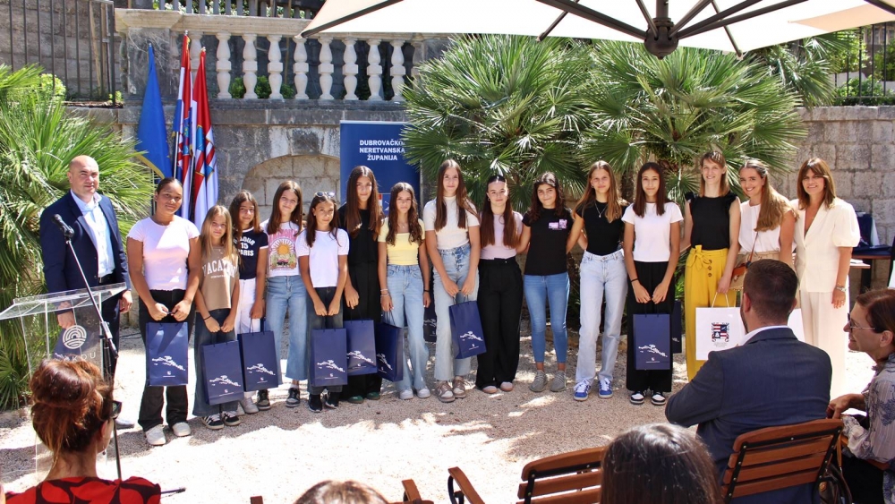 Pezo uručio nagrade učenicima i mentorima za osvojena prva tri mjesta na državnim natjecanjima iz znanja i sporta