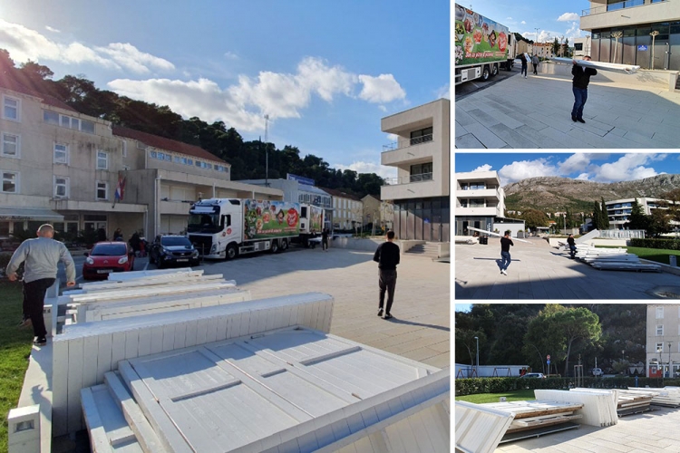 Advent u Župi; Počelo postavljenje Adventskih kućica na trgu ispred Općine (FOTO)