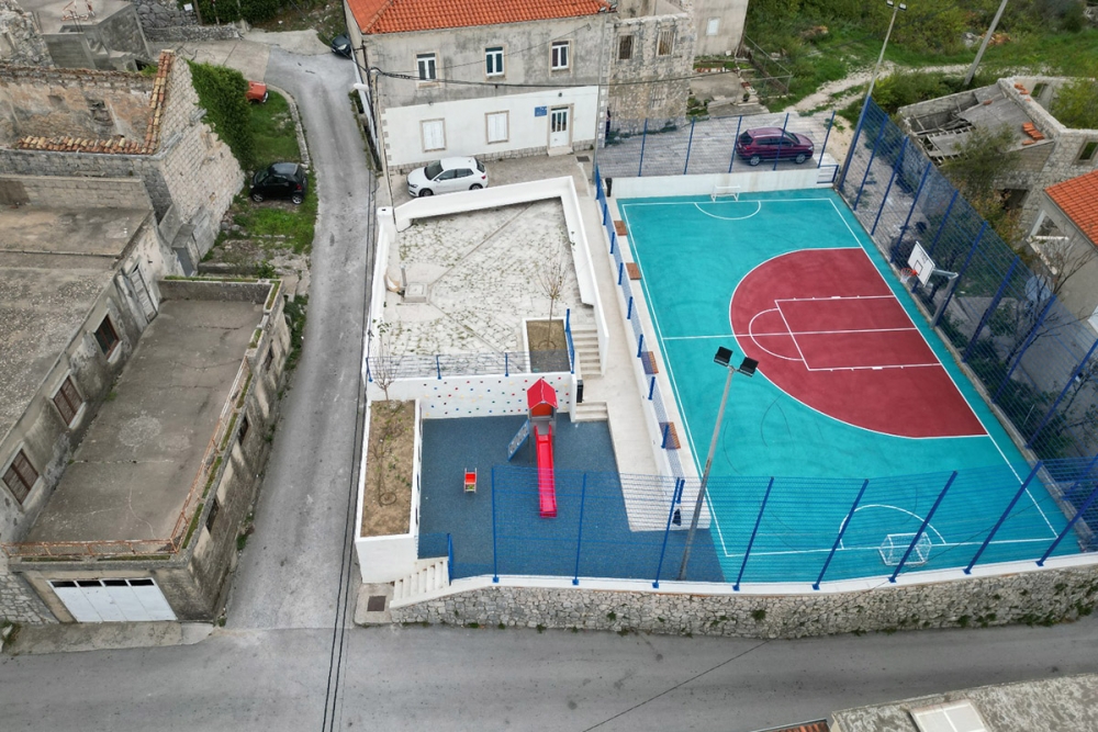 Zavr&scaron;eni radovi na projektu opremanja i uređenja dječjeg igrali&scaron;ta na Gornjem Brgatu