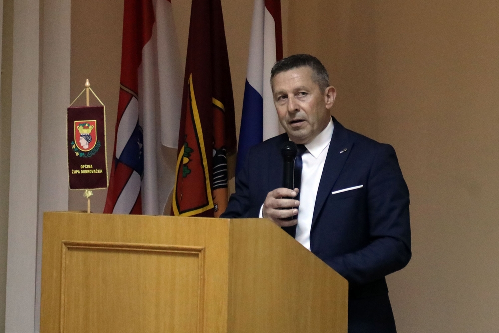 Đuro Lonza; Izgleda da su se godine nezadovoljstva župskim HDZ-om "prelomile" na meni