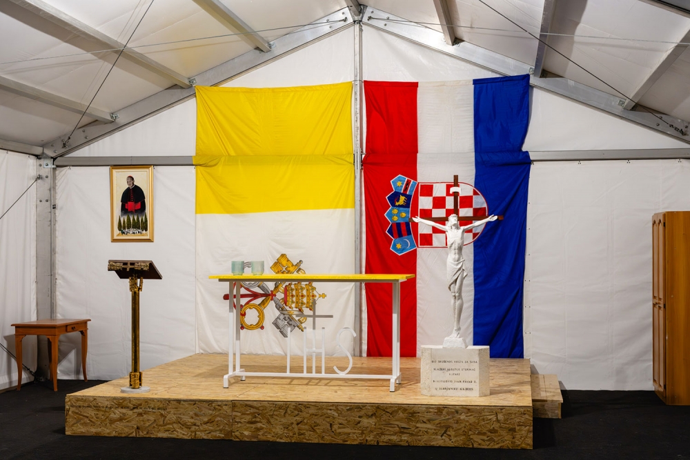 Od nedjelje 6. srpnja jutarnja Sv. misa u &scaron;atoru na prostoru pastoralnog centra bl. Alojzija Stepinca