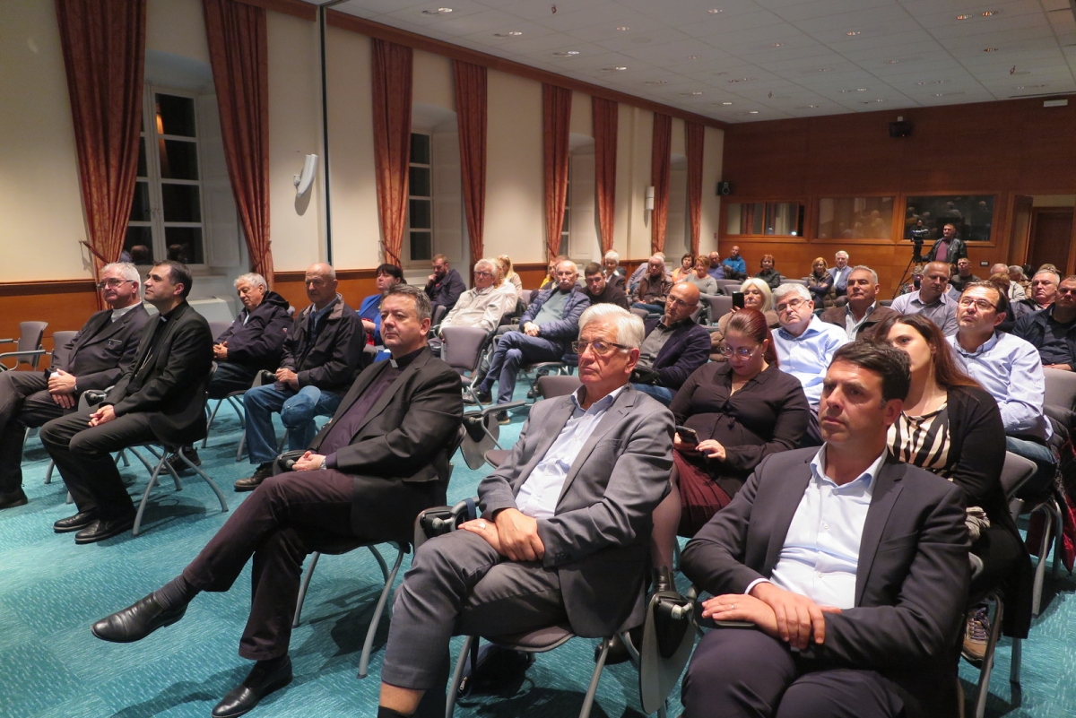 U dvorani sv. Ivana Pavla II. predstavljene knjige nakladnika Župe Uznesenja BDM iz Nevesinja (FOTO)