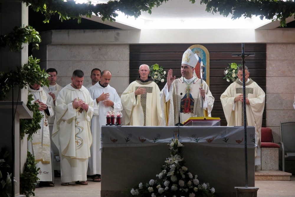 Biskup Glasnović prvi put predslavio euharistiju na Malu Gospu u Gospe od Milosrđa