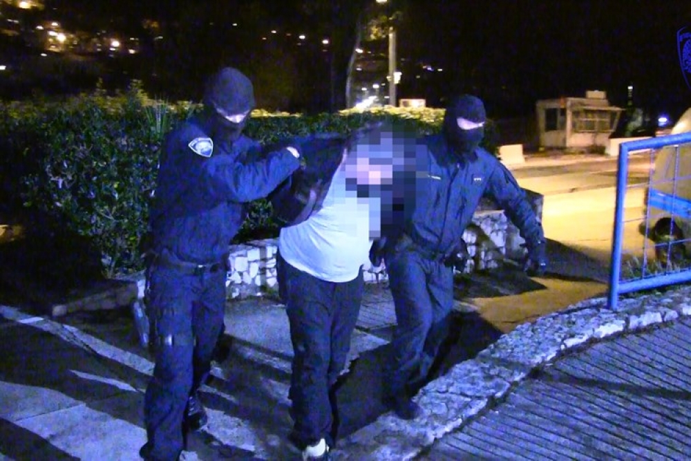 Policijsko priopćenje; Uhićen 50-godi&scaron;nji carinski službenik  peti sudionik lanca preprodaje kokaina
