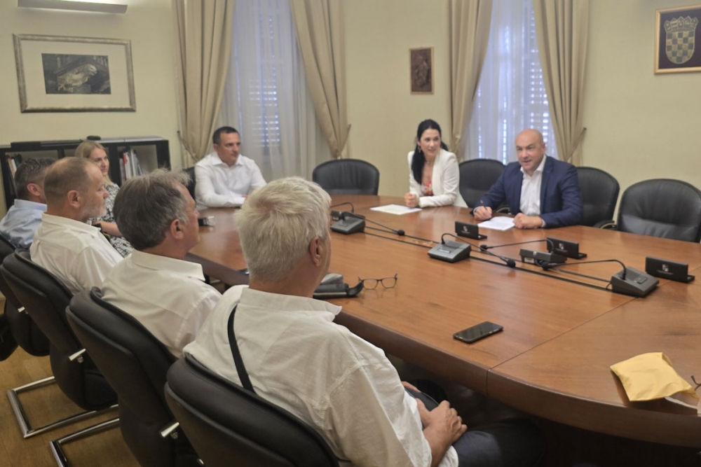 Županija i ove godine financira dodatne medicinske timove u turističkoj sezoni