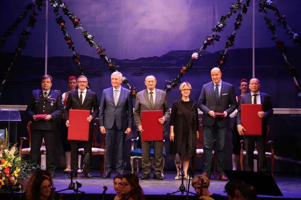 Dan županije 2022;  Zahvalnice medicinskom osoblju i Nagrade županije laureatima (FOTO)