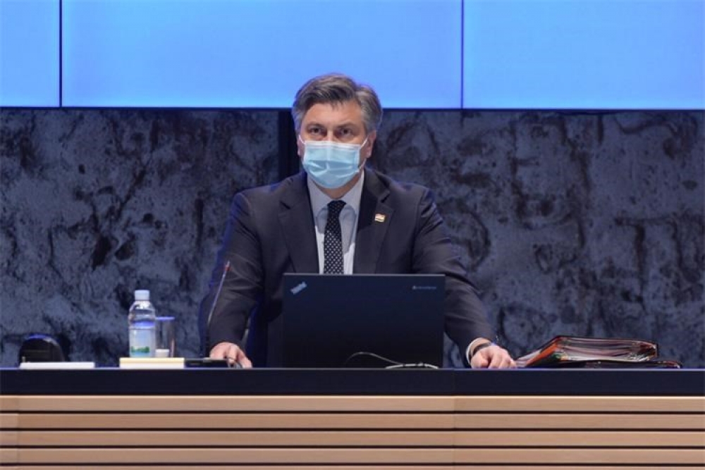 Nove mjere; Od subote se zatvaraju restorani i kafići, obustavljaju se svadbe, u crkvama najvi&scaron;e 25 vjernika