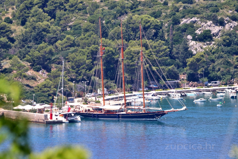 Jedna od najpoznatijih jedrilica svijeta Shenandoah of Sark uplovila u Župski zaljev