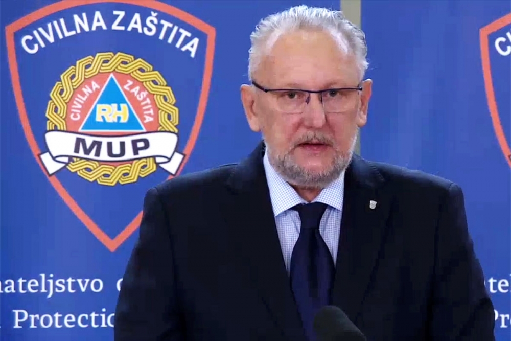 Nacionalni stožer; Maske obavezne u svim zatvorenim prostorima, moraju ih nositi i vjernici u crkvama